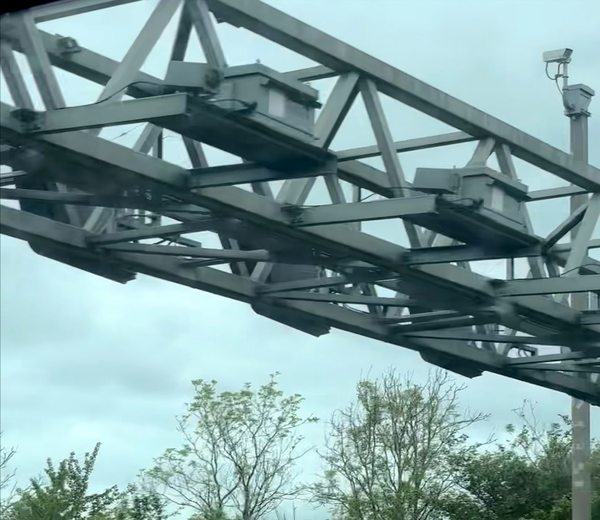 Variable speed camera gantry on a UK smart motorway