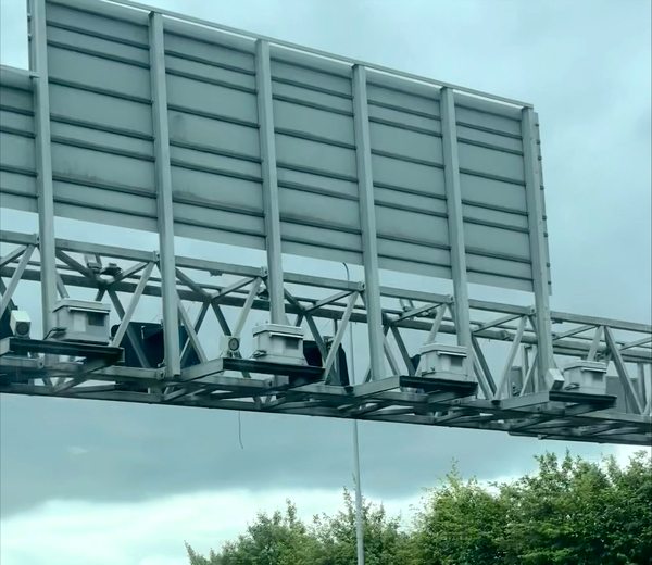 Smart motorway overhead gantry with variable message sign